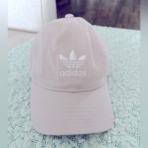 adidas Accessories - Adidas lavender baseball hat 💜